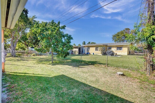 Building Photo - 7131 NW 24th Pl