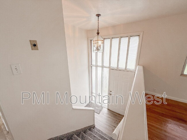 Building Photo - 698 Doren Dr