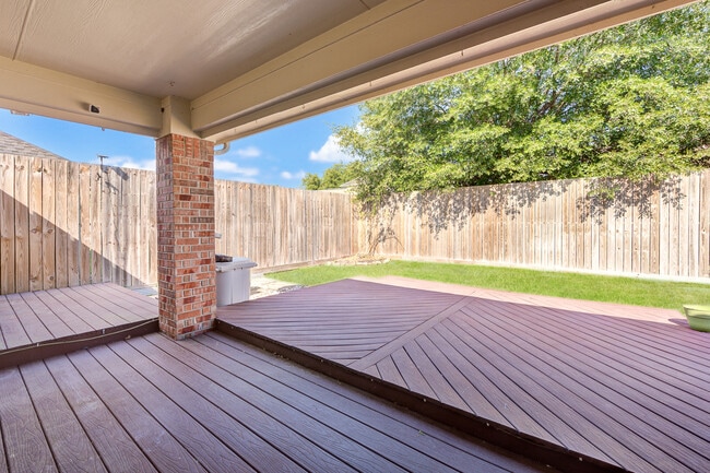 Building Photo - 18818 Woodbreeze Dr