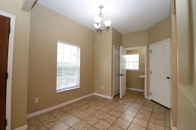 Building Photo - Townhomes in Wekiva Park 3/2.5/1 back up t...