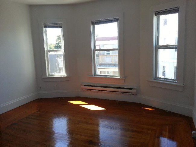 Building Photo - 27 Buttonwood St