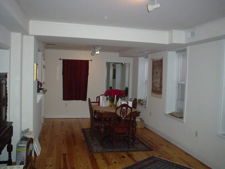 Building Photo - 510 S Ann St