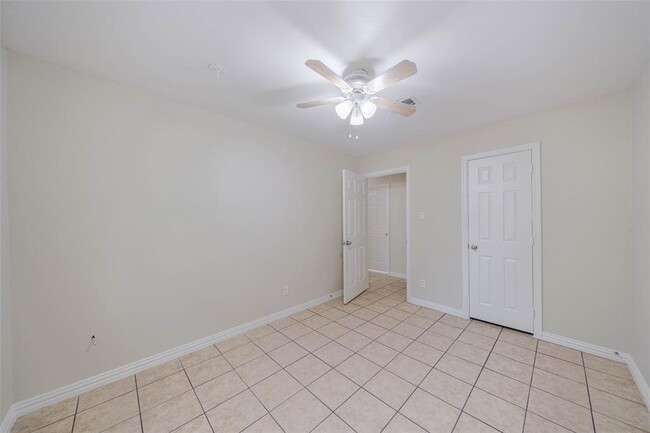 Building Photo - 10915 Sagecrest Ln