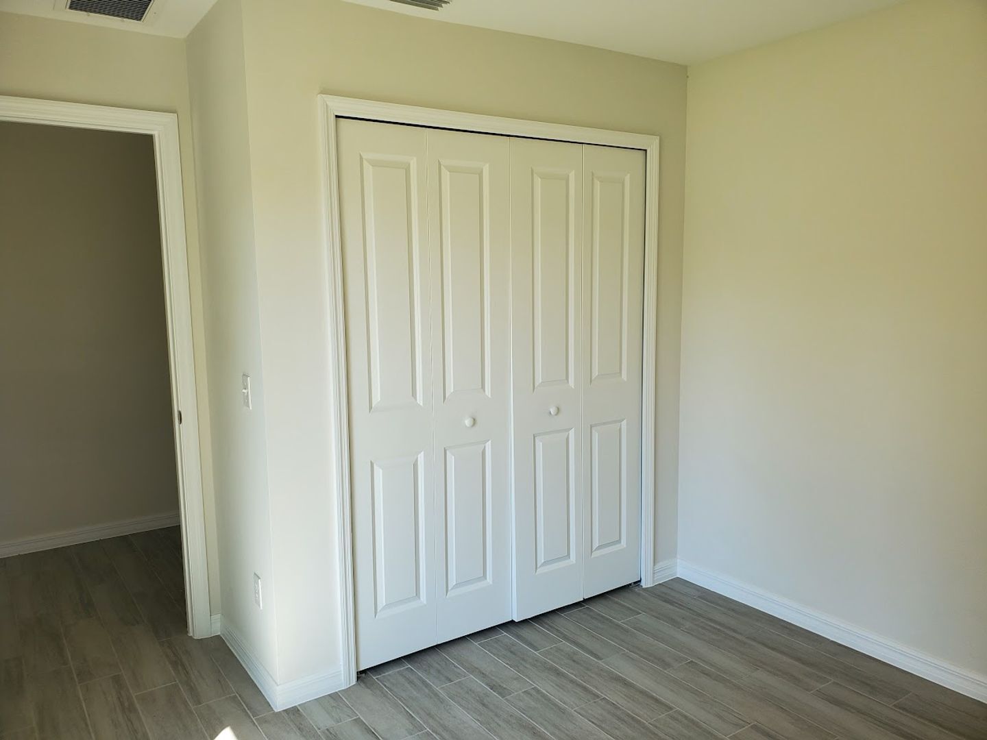 Building Photo - 3x2 Duplex Unit