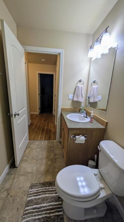 Building Photo - 4866 S Danielle St