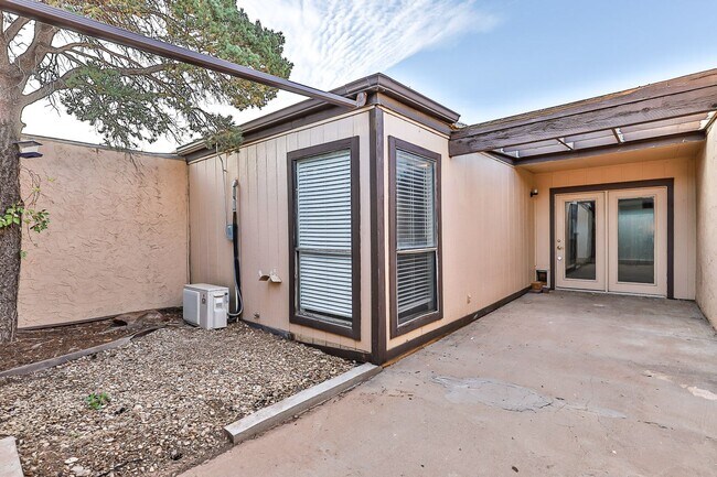 Building Photo - 1/2 Off 1st months rent