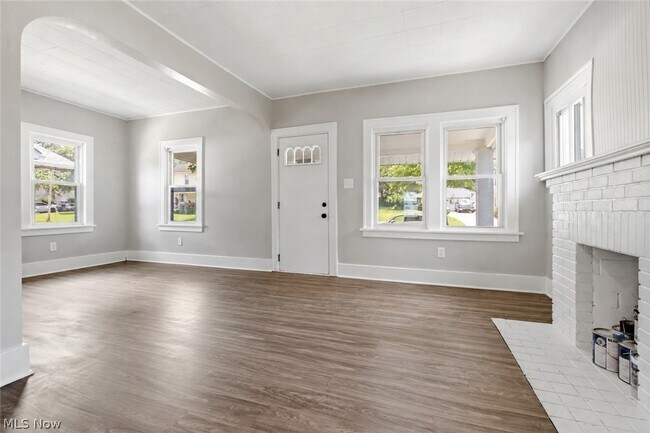 Building Photo - 975 Corwin Ave
