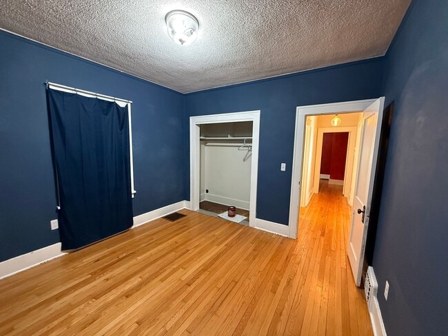 Building Photo - 2 Bed | 2 Bath | Single-Family Home