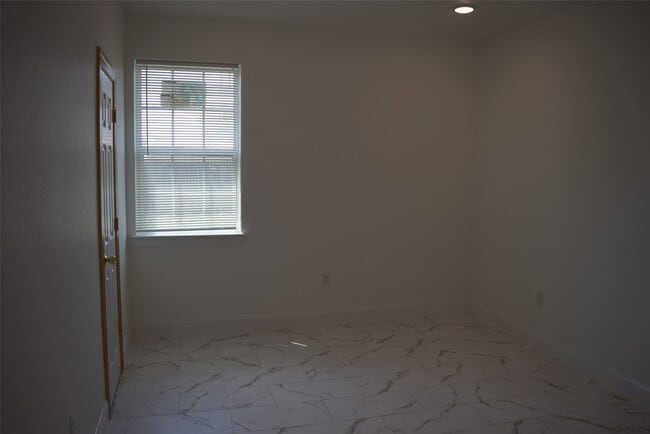 Building Photo - 445 County Rd 5102J