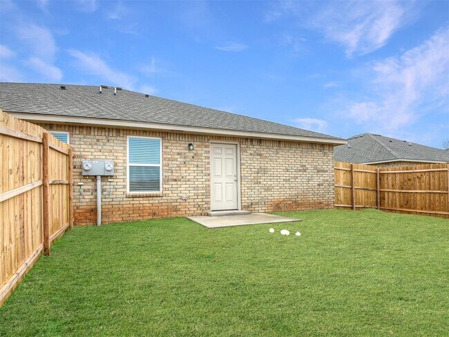 Building Photo - 206 Gray St