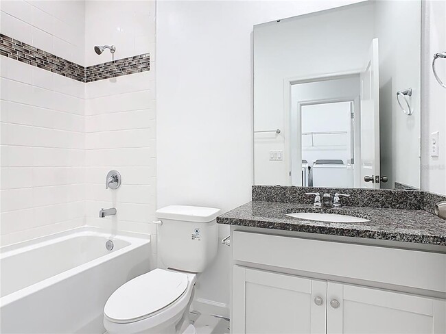 Building Photo - 1043 Lakeshore Breeze Pl