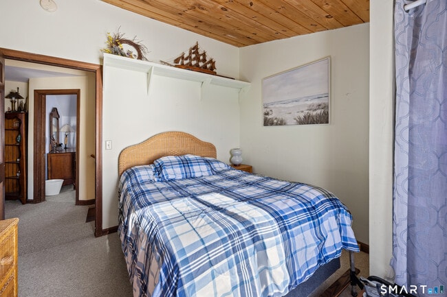 Building Photo - 33 Beach Rd W