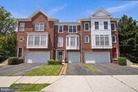 Building Photo - 25203 Dunvegan Square
