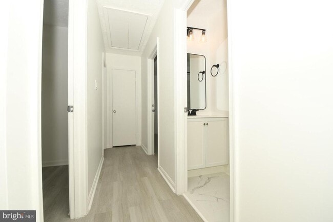 Building Photo - 8635 Union Pl