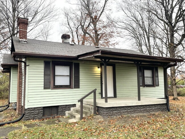 Building Photo - 3 Bedroom conveniently located across the street from Starbucks
