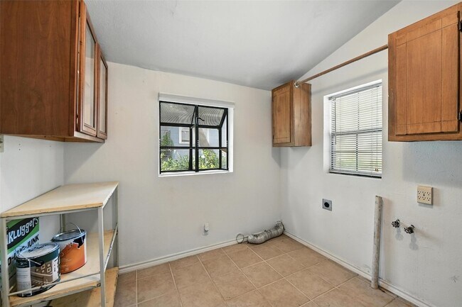 Building Photo - 4036 Dexter Ave