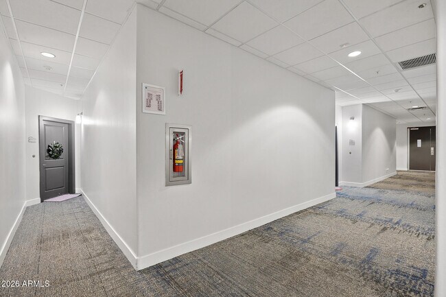 Building Photo - 945 E Playa Del Norte Dr
