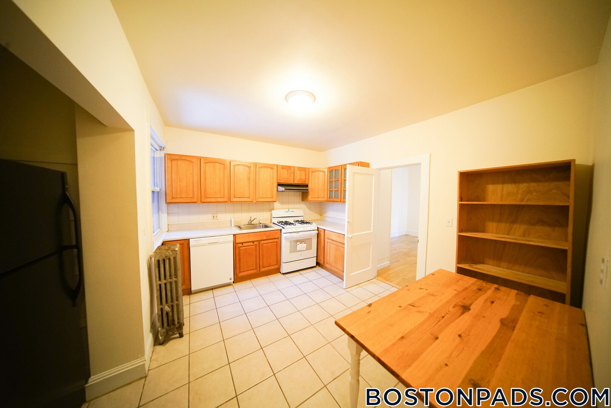 Building Photo - 194 Kelton St