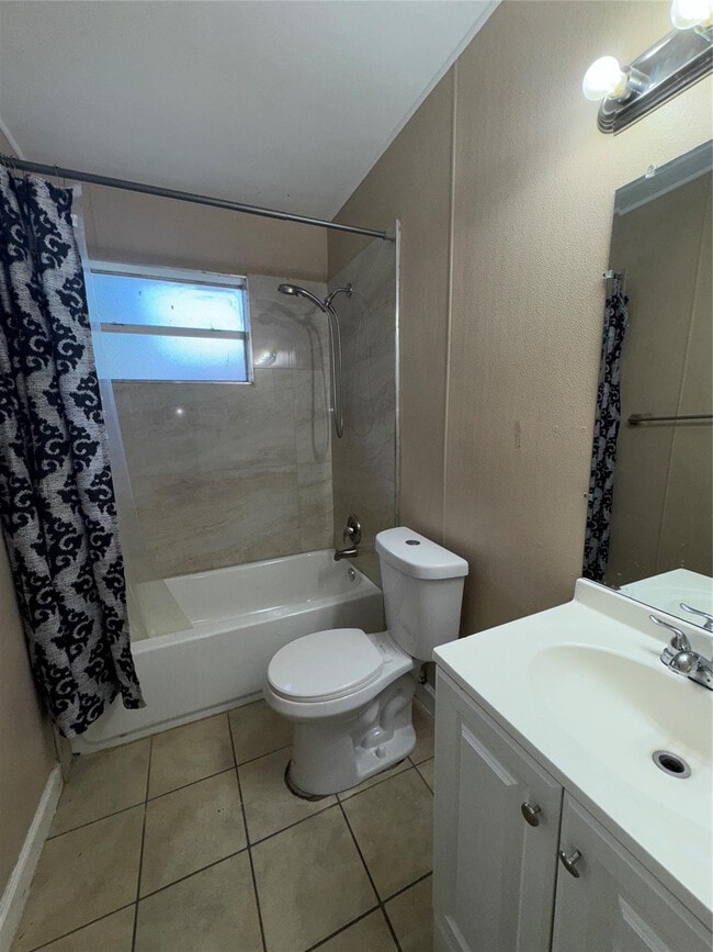 Building Photo - 1230 NW 29th Way