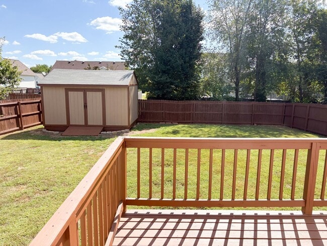Building Photo - 3 Bedroom 2 Bathroom Home!