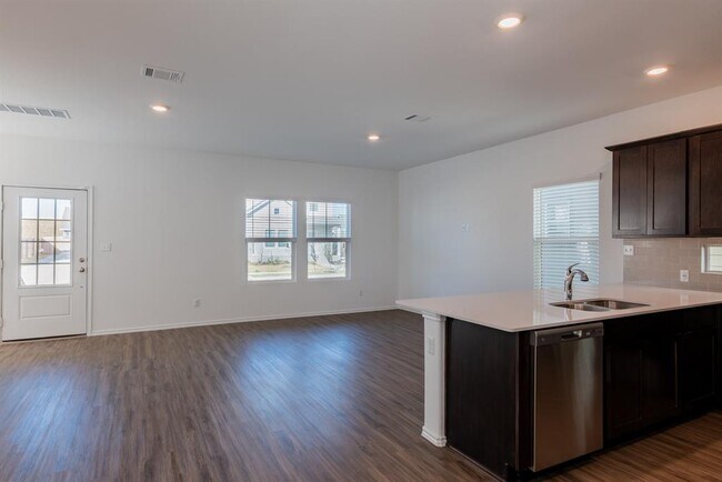 Building Photo - 1336 Linwood St