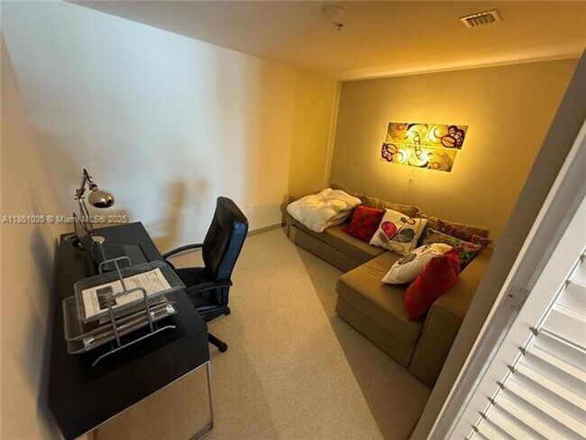 Building Photo - 253 NE 2nd St