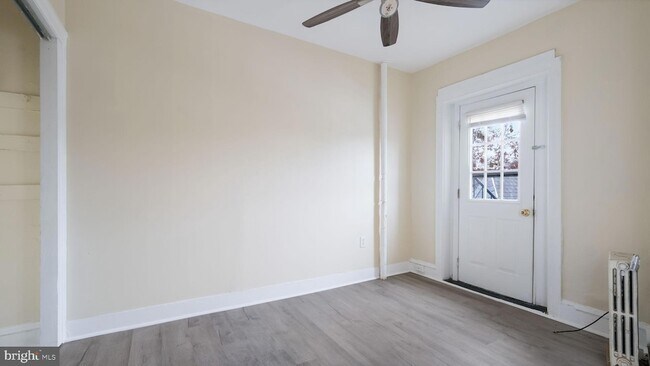 Building Photo - 2 E State St