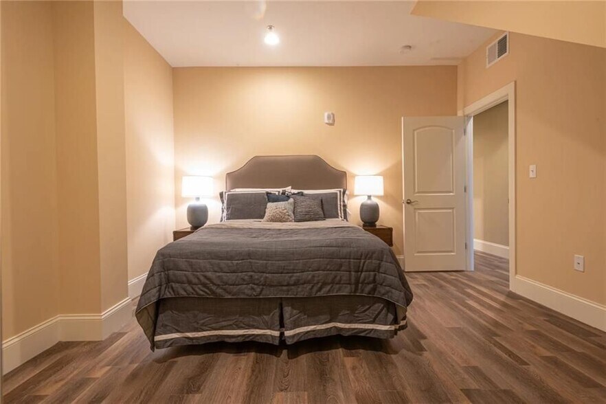 Building Photo - 413 Central Ave