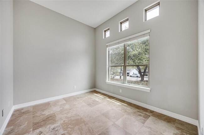 Building Photo - 21434 Lakefront Dr