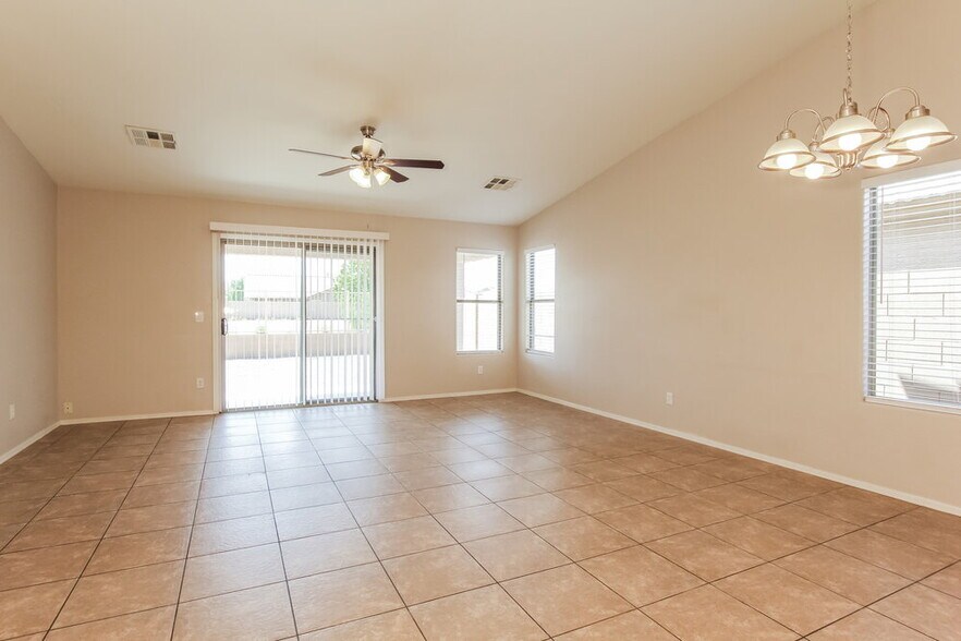 Building Photo - 2431 W Gaby Rd