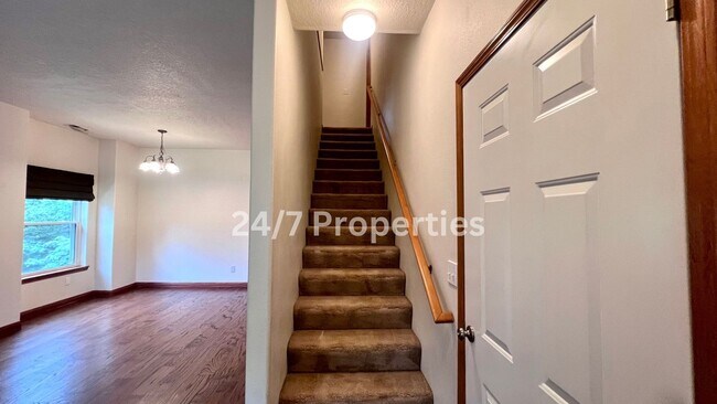Building Photo - Spacious 3BD I 2.5BA Duplex Near the Yamhi...