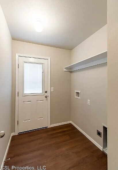 Building Photo - 211 Cherry St