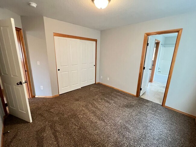 Building Photo - 747-747 SE Tampa St