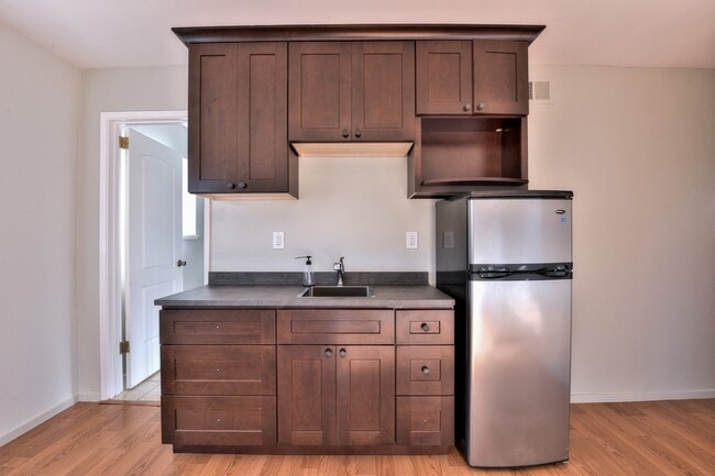 Building Photo - Light filled home+ Pet Friendly + Deck+ Lo...