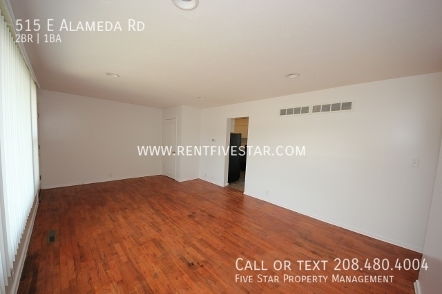 Building Photo - Cozy Upstairs Apartment Available! Visit r...