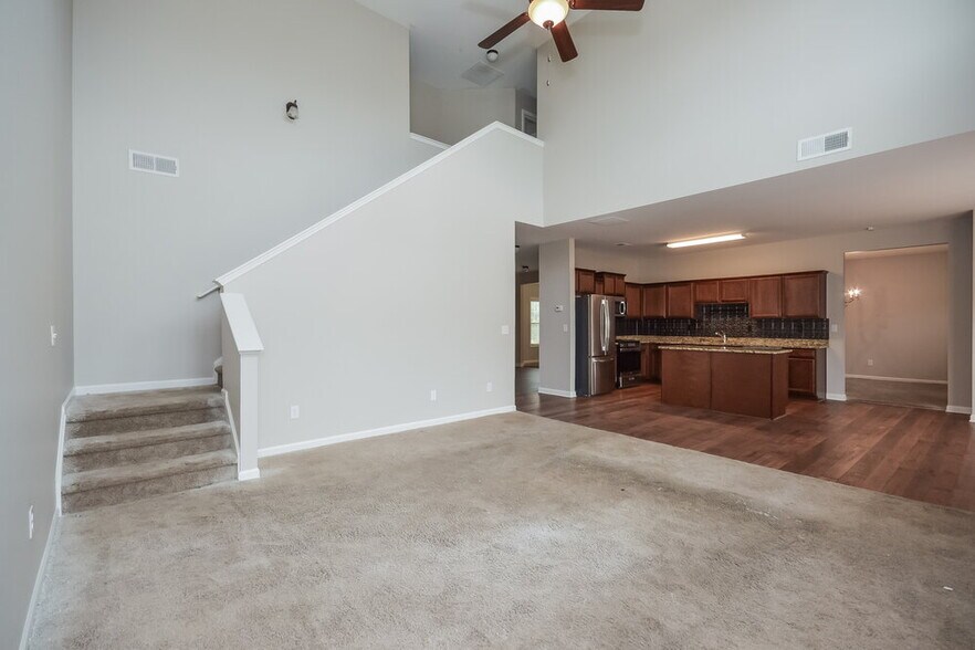 Building Photo - 3850 Cameron Trail SE