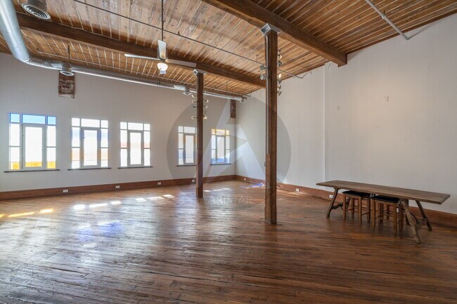 Building Photo - Luxury Penthouse Loft – 3,200 sq. ft. Down...