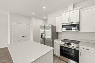 Building Photo - 14985 Sunset Eve Lp