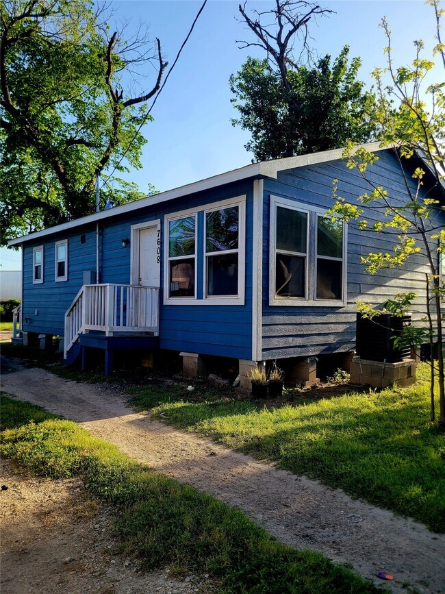 Primary Photo - 7608 E Magnolia St