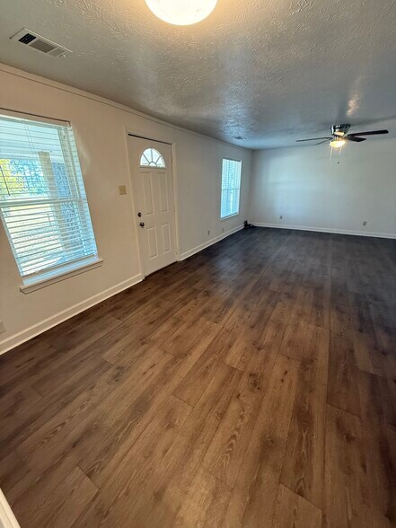 Living room - 757 Martin Rd