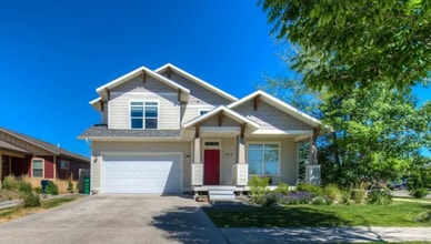 Building Photo - Charming 5-Bedroom Family Home