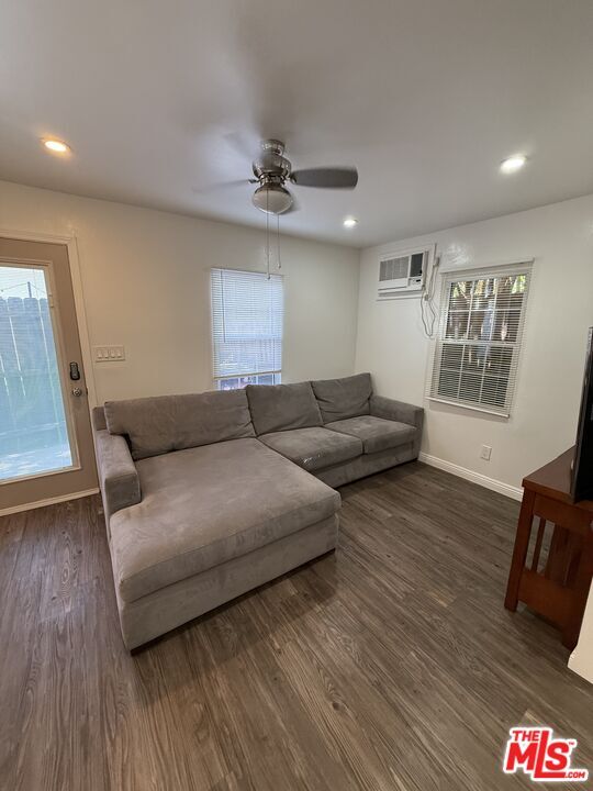 Building Photo - 1465 S Durango Ave