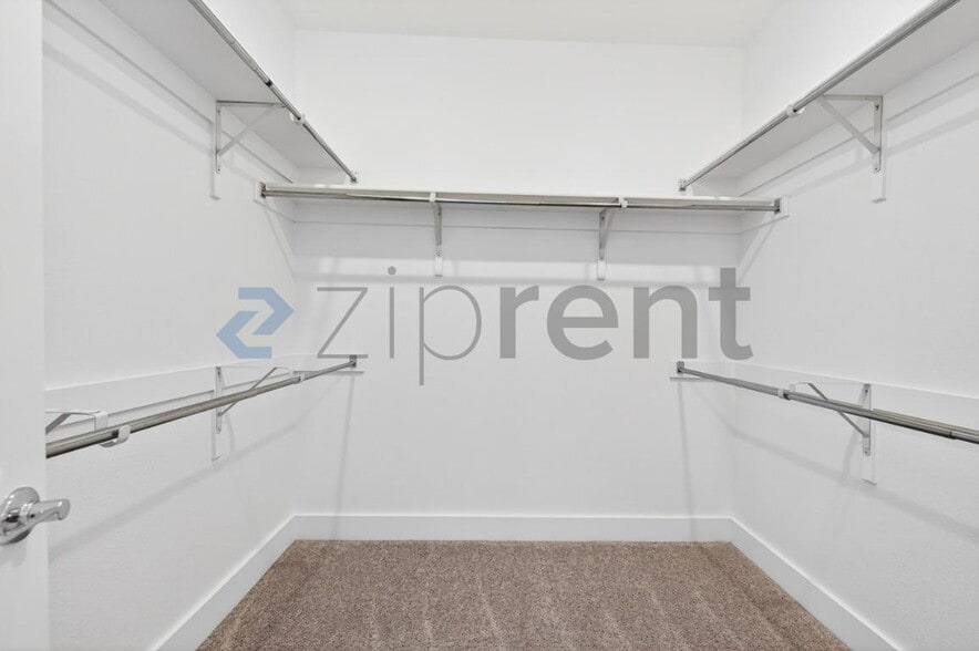 Building Photo - Unit