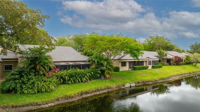 Building Photo - 9360 Chelsea Dr S