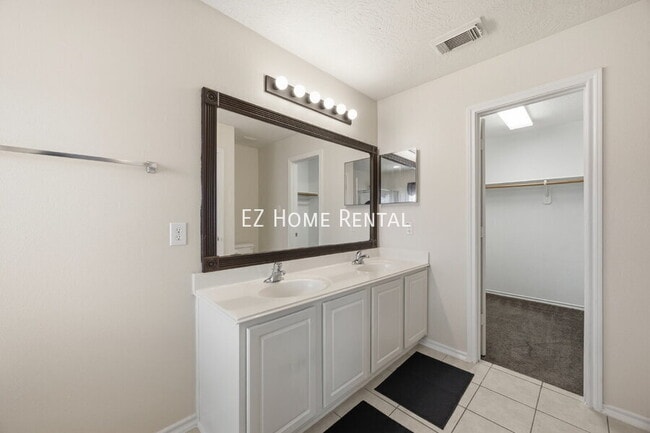 Building Photo - 8813 Elm Drake Ln