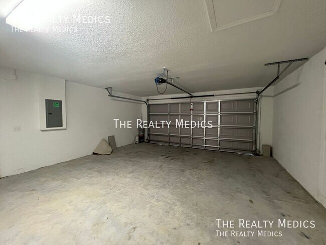 Building Photo - 16147 SW 17th Ave