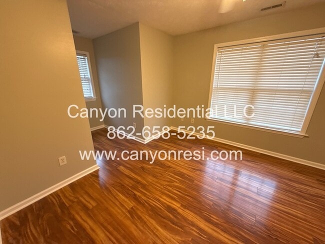 Building Photo - Beautiful home with 3 bedrooms!