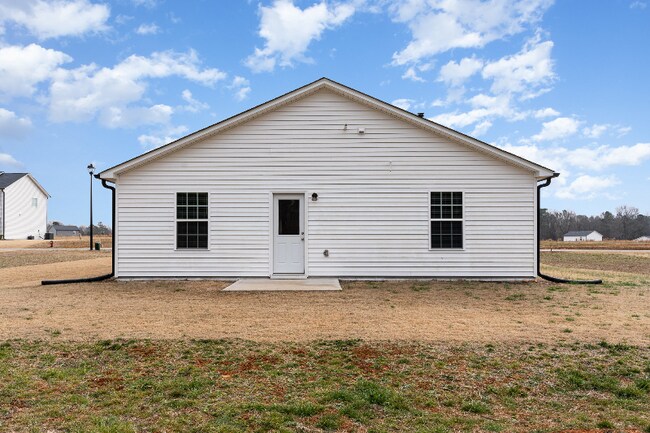 Building Photo - 385 Dasu Dr