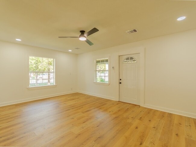 Building Photo - 6802 Eastwood St