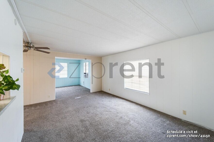 Building Photo - 10928 Poplar St NE